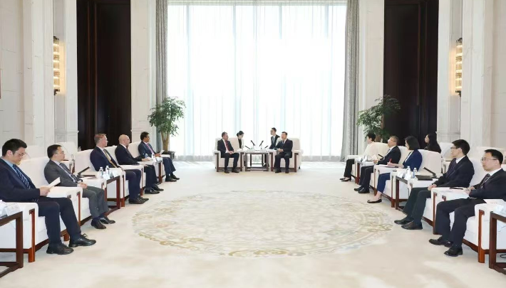李佰平会见卢森堡驻华大使卢睿朗